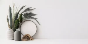 So schaffen Sie einen ausgewogenen Look mit gemischten Wanddekorationen